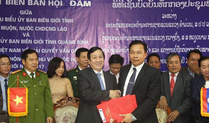 Ký kết Biên bản hợp tác về công tác biên giới giữa hai tỉnh Quảng Bình và Khăm Muộn
