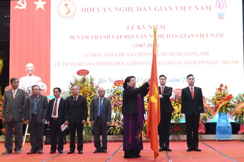 Hội Văn nghệ dân gian Việt Nam đón nhận Huân chương Lao động hạng Nhì
