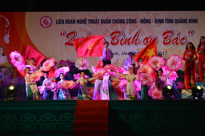 Công diễn và trao giải Liên hoan nghệ thuật quần chúng Công - Nông - Binh