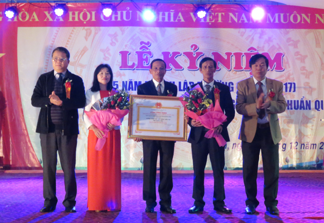 Trường THPT Trần Phú đón bằng công nhận trường trung học đạt chuẩn Quốc gia