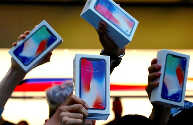 Barclays: Bê bối pin có thể khiến doanh số iPhone năm 2018 sụt giảm