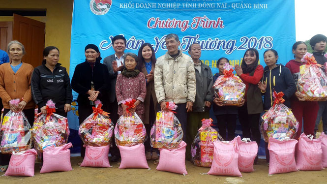 Chương trình 'Xuân yêu thương 2018' trao 80 triệu đồng cho những hoàn cảnh khó khăn