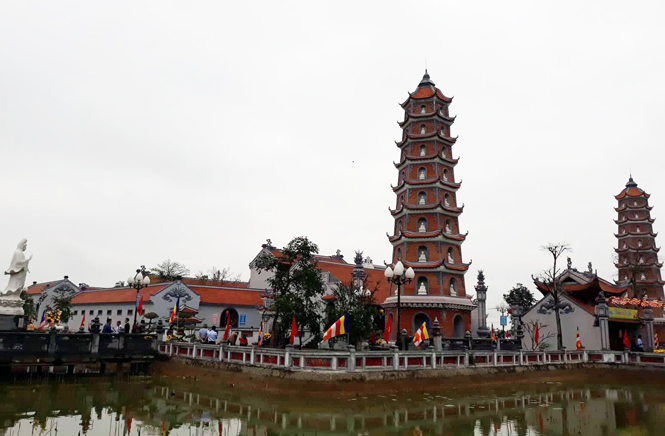 Hơn 30 ngàn lượt du khách vãn cảnh chùa Hoằng Phúc