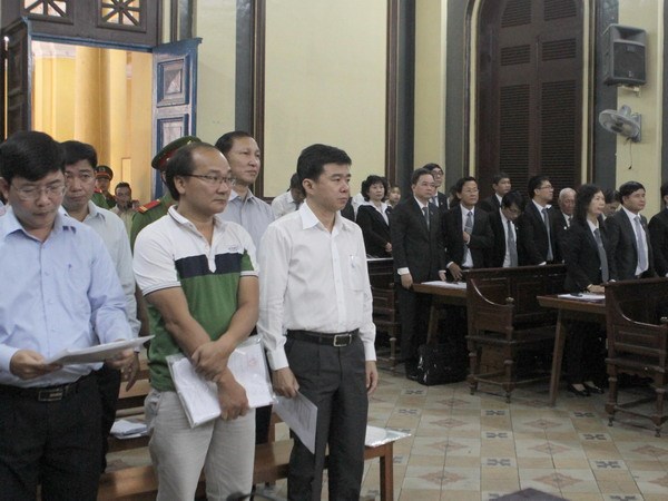 Tạm dừng xét xử vụ án cố ý làm trái quy định tại Navibank