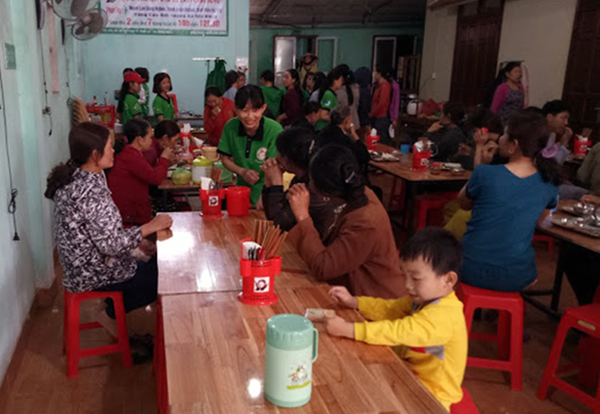 Mở quán cơm 5.000 đồng phục vụ người nghèo