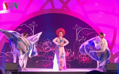 Lễ hội Áo dài 2018 thu hút hơn 100.000 lượt du khách