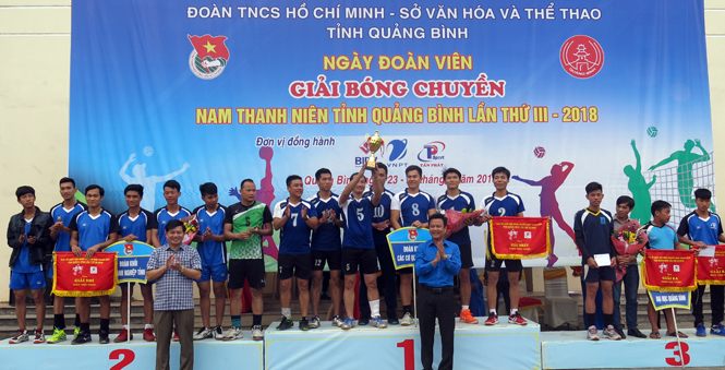 Tháng ba sôi động