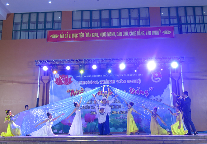 Chương trình văn nghệ 'Niềm tin dâng Đảng'
