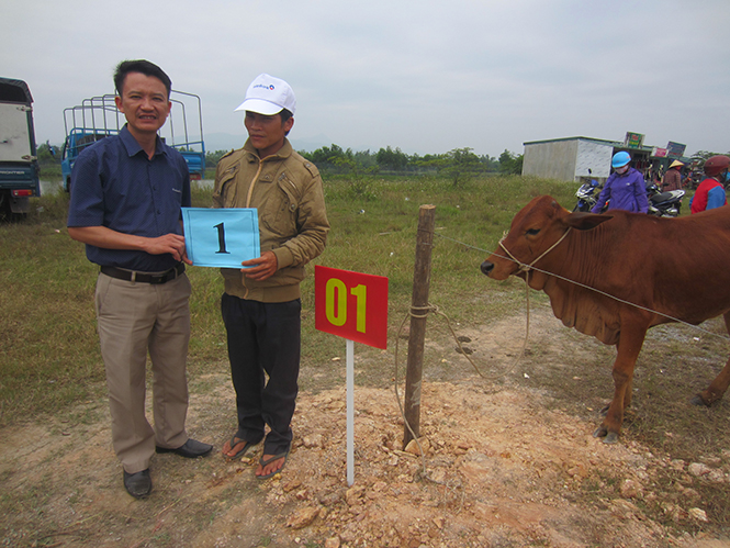 Chương trình 'Tiếp sức cho người nghèo vùng thiên tai' về với người nghèo huyện Quảng Ninh
