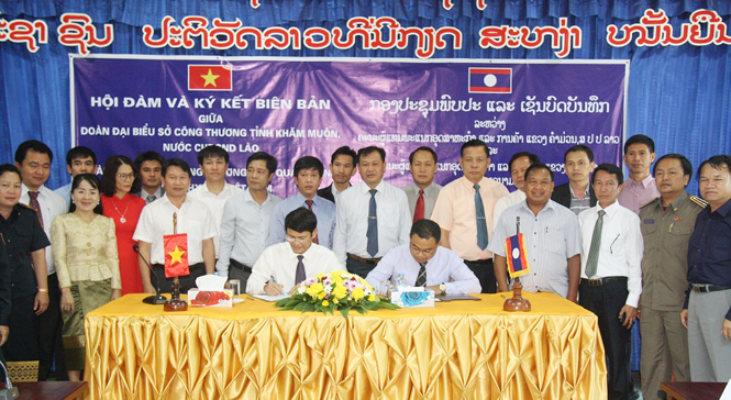Đẩy mạnh hợp tác phát triển công nghiệp, thương mại Quảng Bình-Khăm Muộn