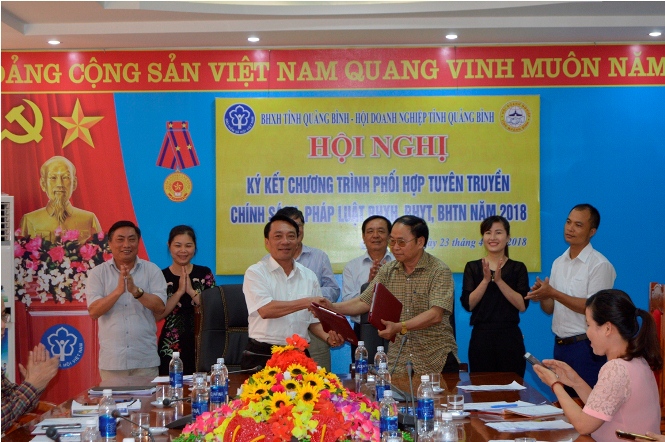 Ký kết chương trình phối hợp tuyên truyền chính sách BHXH, BHYT và BHTN