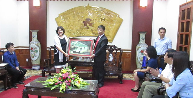 Đại sứ Cu Ba thăm và làm việc tại Quảng Bình