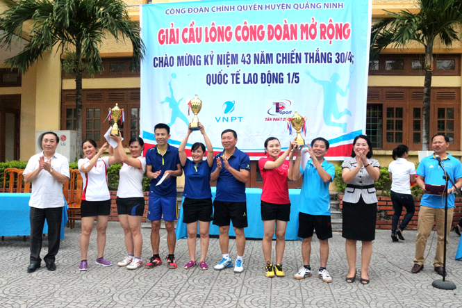 Quảng Ninh: Sôi nổi giải cầu lông công đoàn chính quyền mở rộng