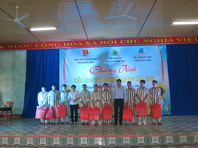 Chương trình 'Thắp sáng ước mơ hoàn lương'
