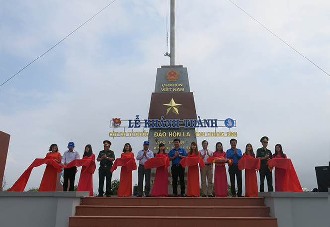Khánh thành công trình cột cờ Tổ quốc trên đảo Hòn La