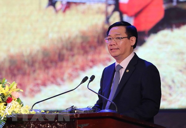 Cải cách chính sách tiền lương để nâng cao đời sống người lao động