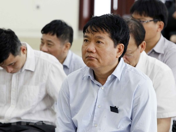Bị cáo Đinh La Thăng cùng Luật sư bào chữa tranh luận về tội danh