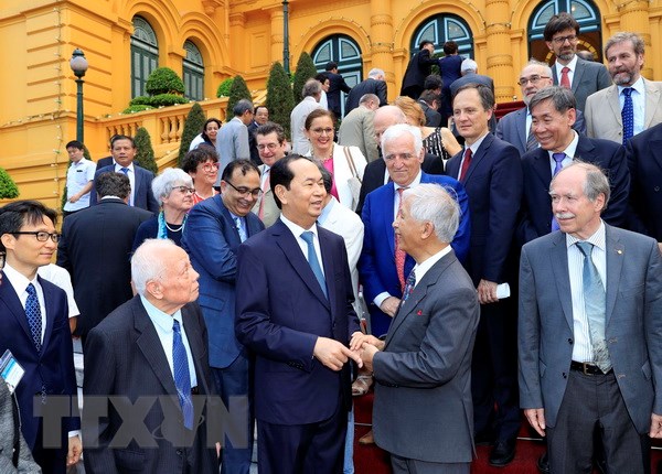 Gặp mặt các nhà khoa học dự Hội thảo Khoa học để phát triển