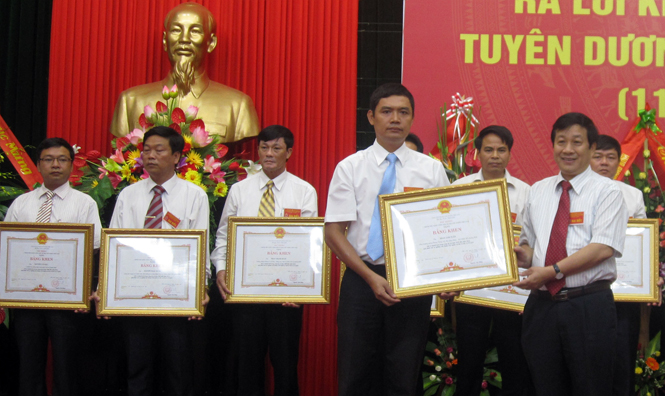 Ưu tiên khen thưởng các tập thể nhỏ và người lao động trực tiếp