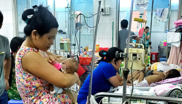 Trẻ táo bón cần điều trị sớm