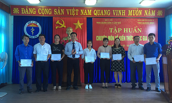 Tập huấn kiến thức y học gia đình cho cán bộ y tế cơ sở và lực lượng quân y