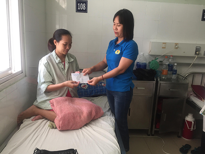 Công đoàn ngành Y tế chia sẻ khó khăn với đoàn viên công đoàn nghèo