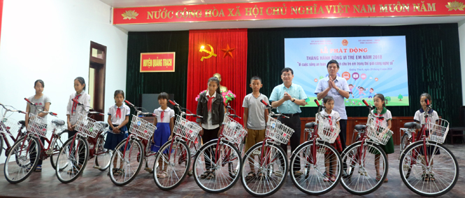 'Vì cuộc sống an toàn, lành mạnh cho trẻ em trong thế giới công nghệ số'
