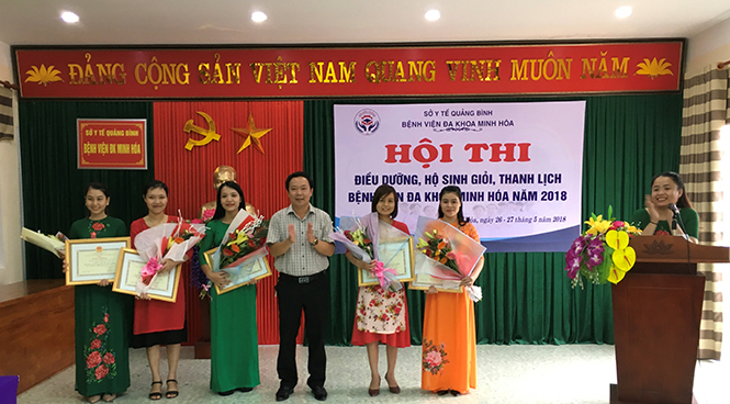 Bệnh viện đa khoa Minh Hóa tổ chức hội thi điều dưỡng - hộ sinh giỏi, thanh lịch