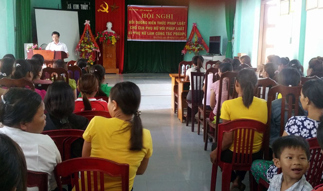 Bồi dưỡng kiến thức pháp luật cho hội viên phụ nữ miền núi