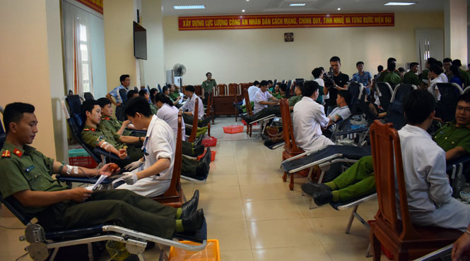 Tiếp nhận 261 đơn vị máu trong ngày đầu hưởng ứng 'Ngày Quốc tế Người hiến máu'