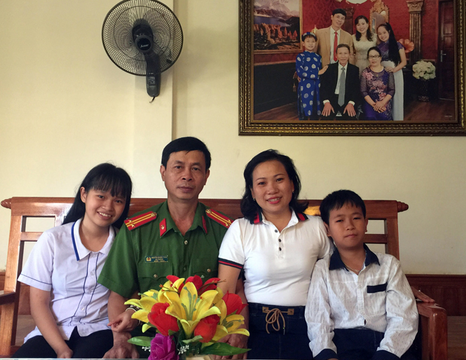 Một "gia đình Công an tiêu biểu"
