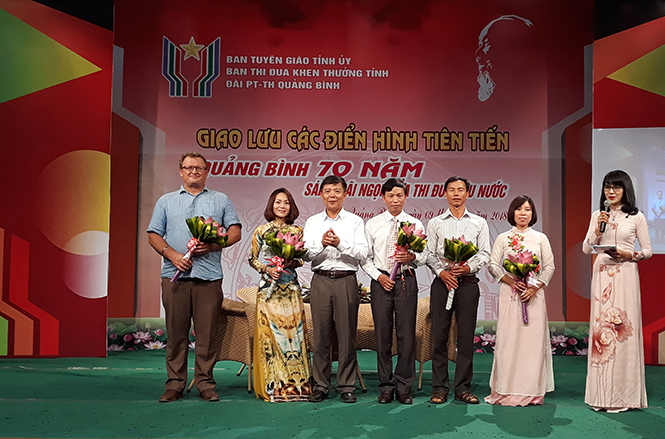 "Quảng Bình, 70 năm sáng mãi ngọn lửa thi đua yêu nước"