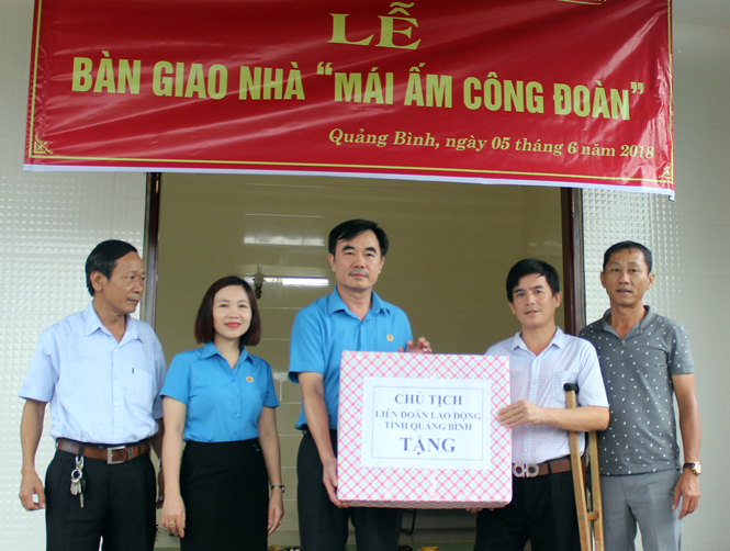 Công đoàn ngành Giao thông vận tải Quảng Bình:  Bàn giao nhà "Mái ấm Công đoàn"