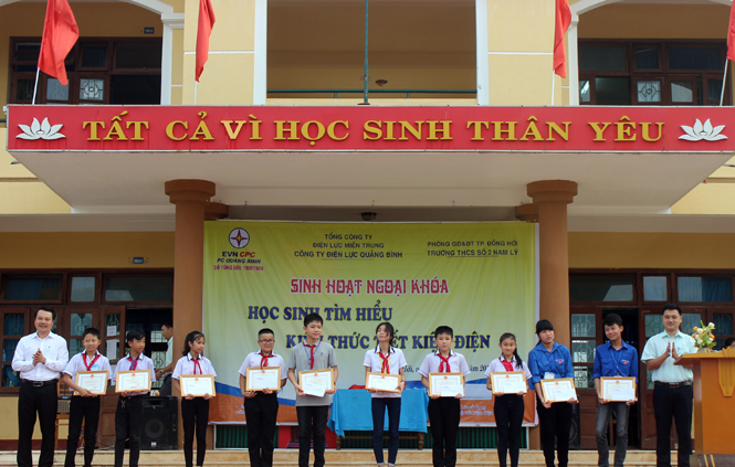 Đẩy mạnh tuyên truyền tiết kiệm điện trong trường học