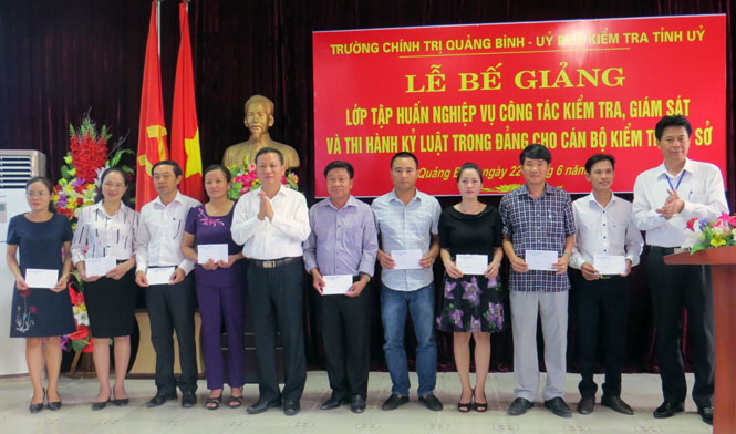Bế giảng lớp bồi dưỡng nghiệp vụ công tác kiểm tra, giám sát và thi hành kỷ luật trong Đảng