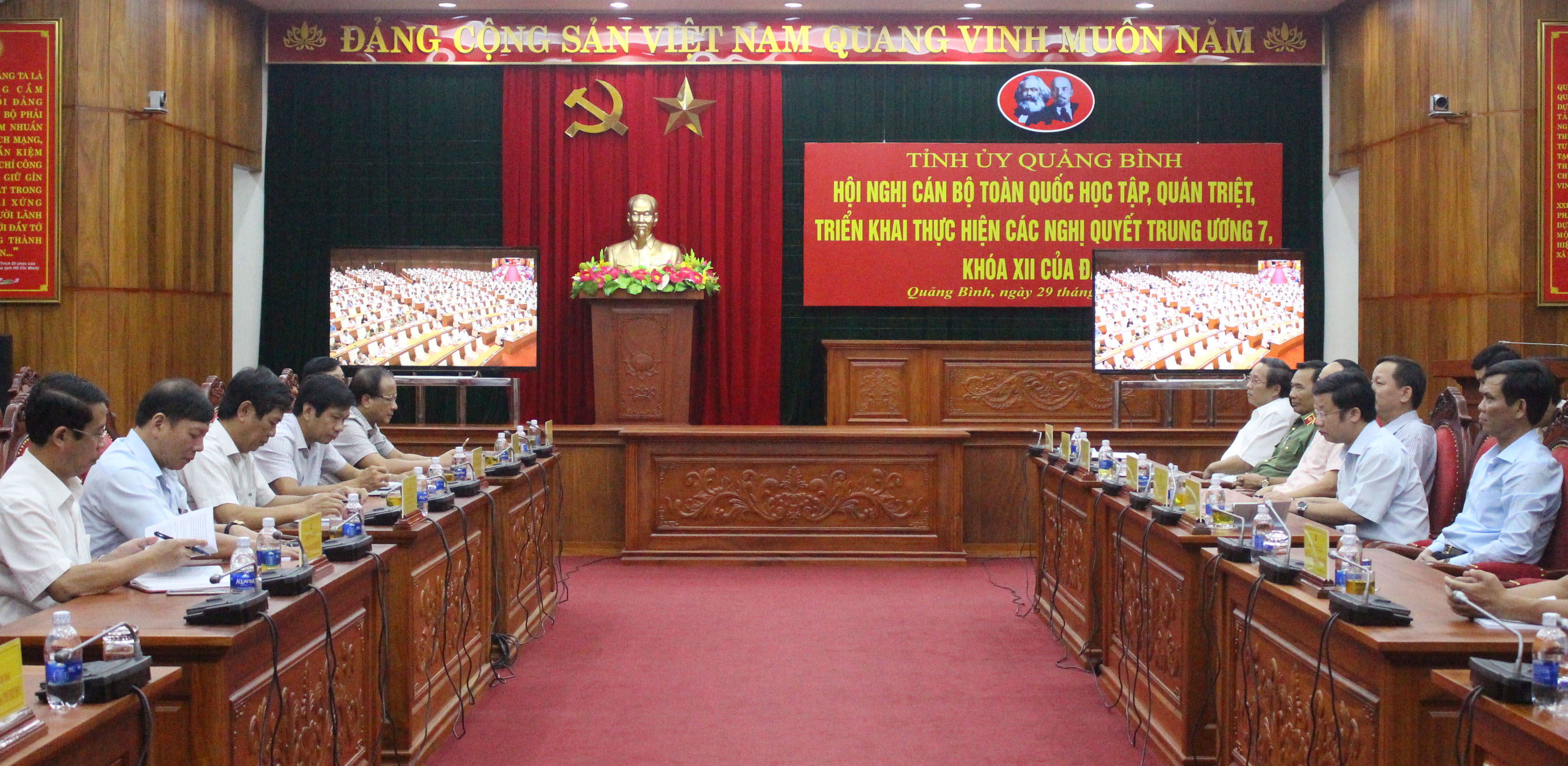 Xây dựng chương trình hành động cụ thể để đưa nghị quyết vào cuộc sống