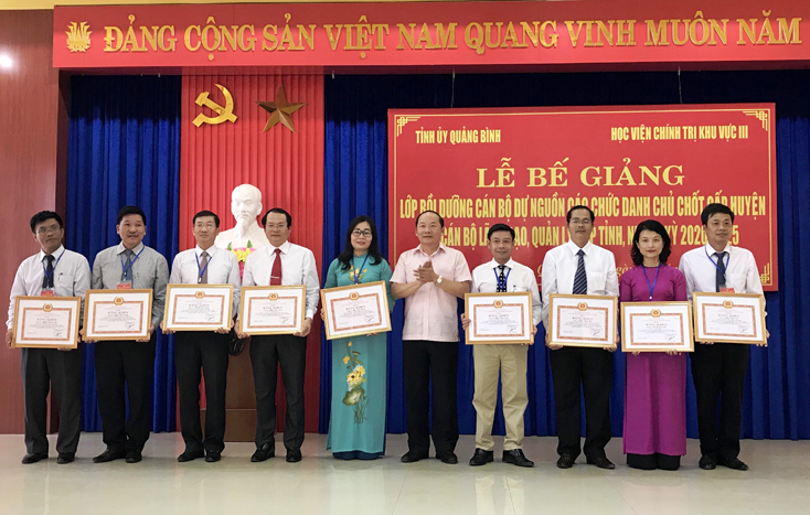 298 cán bộ dự nguồn các cấp được trang bị, bổ sung kiến thức và năng lực quản lý