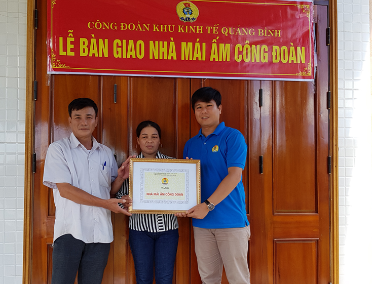 Công đoàn Khu kinh tế bàn giao nhà 'Mái ấm công đoàn'