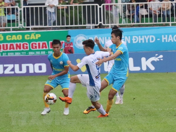 Choáng váng 'cơn mưa' 29 bàn thắng trong 4 trận tại V-League