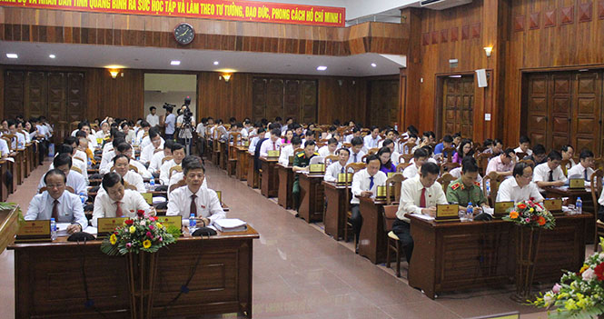 Nghe và thảo luận về 20 báo cáo, tờ trình
