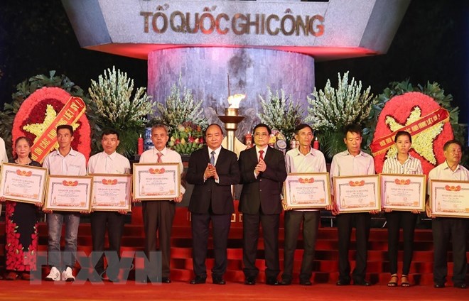 Trao bẳng Tổ quốc ghi công cho thân nhân, gia đình hơn 442 liệt sỹ