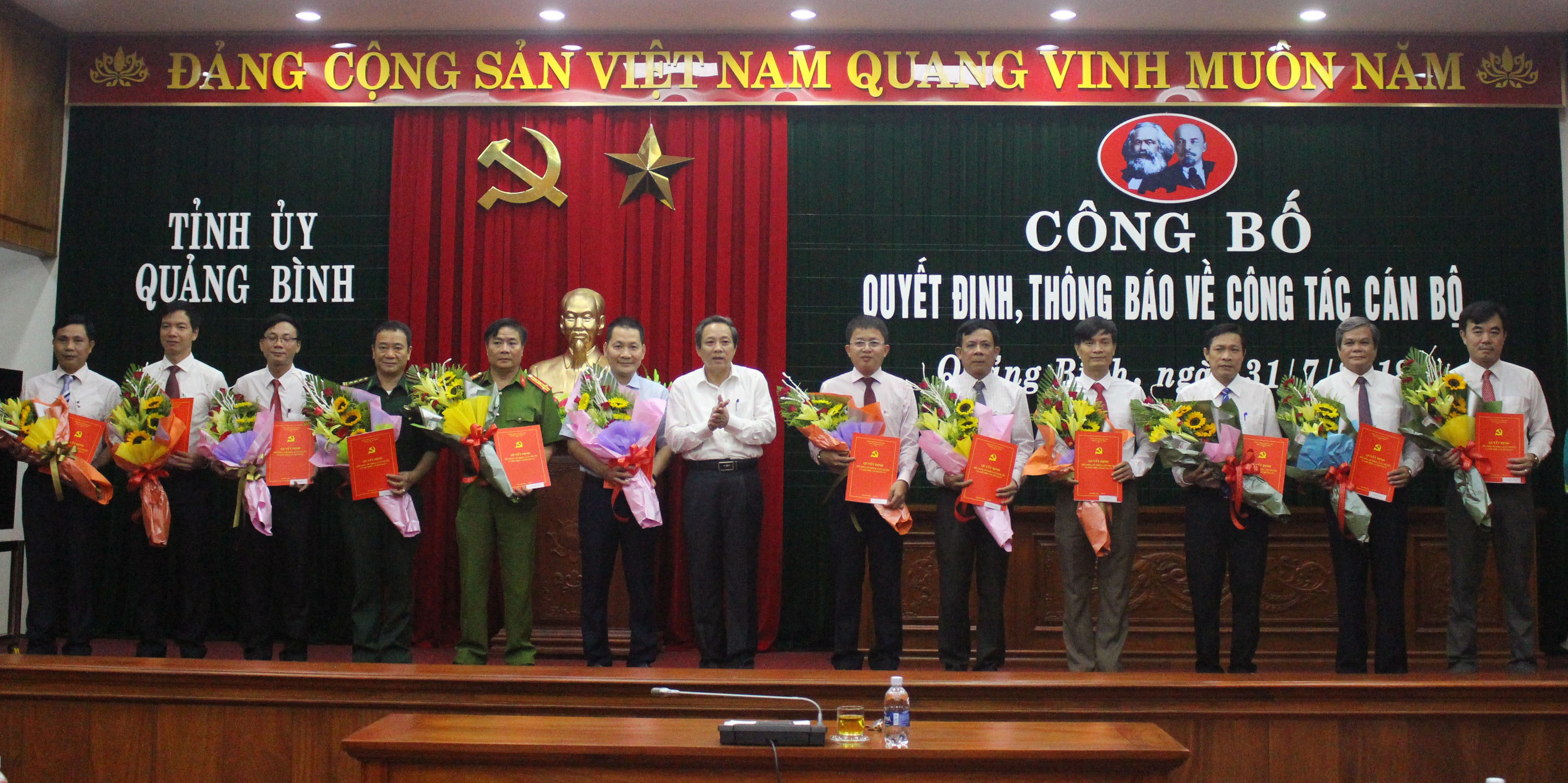 Thường trực Tỉnh ủy công bố các quyết định, thông báo về công tác cán bộ