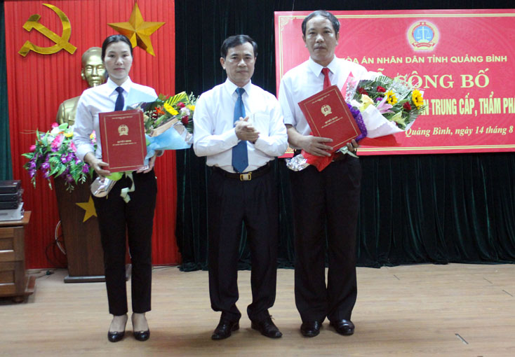 Công bố và trao Quyết định bổ nhiệm chức danh Thẩm phán