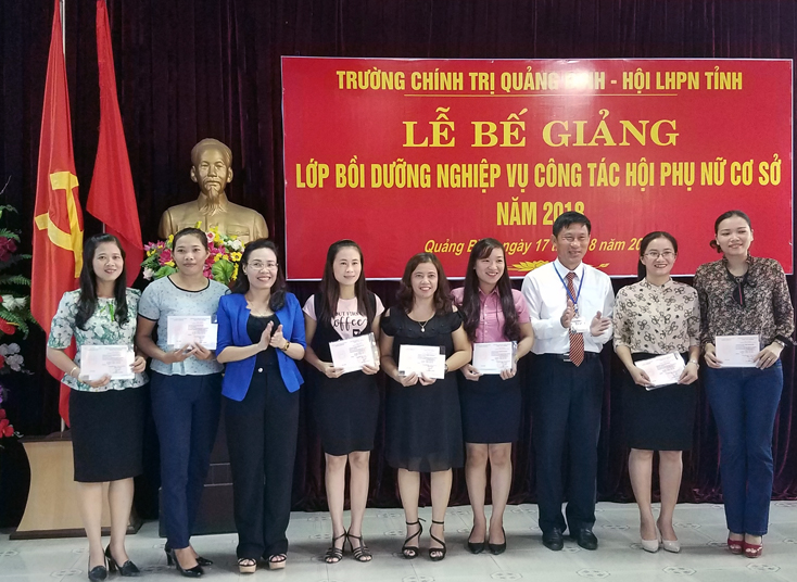 Bồi dưỡng nghiệp vụ công tác Hội Phụ nữ cơ sở