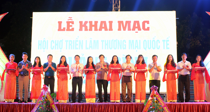 Khai mạc hội chợ triển lãm thương mại quốc tế Quảng Bình 2018
