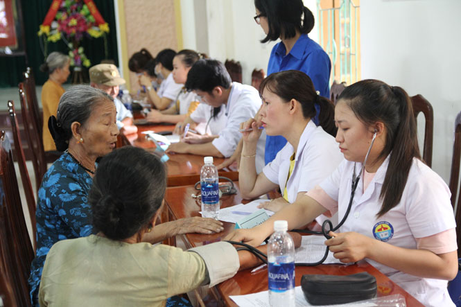 Công đoàn ngành y tế chia sẻ khó khăn với đoàn viên công đoàn nghèo