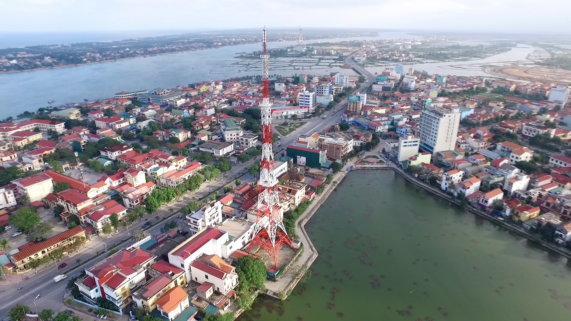 "Quảng Bình-Hợp tác và phát triển bền vững"