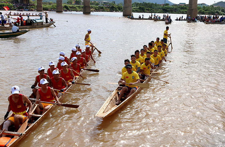 Tuyên Hóa: Sôi nổi giải đua thuyền truyền thống 2018
