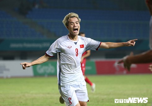 BLV Quang Huy: 'Ngả mũ trước tài thay người của HLV Park Hang Seo'