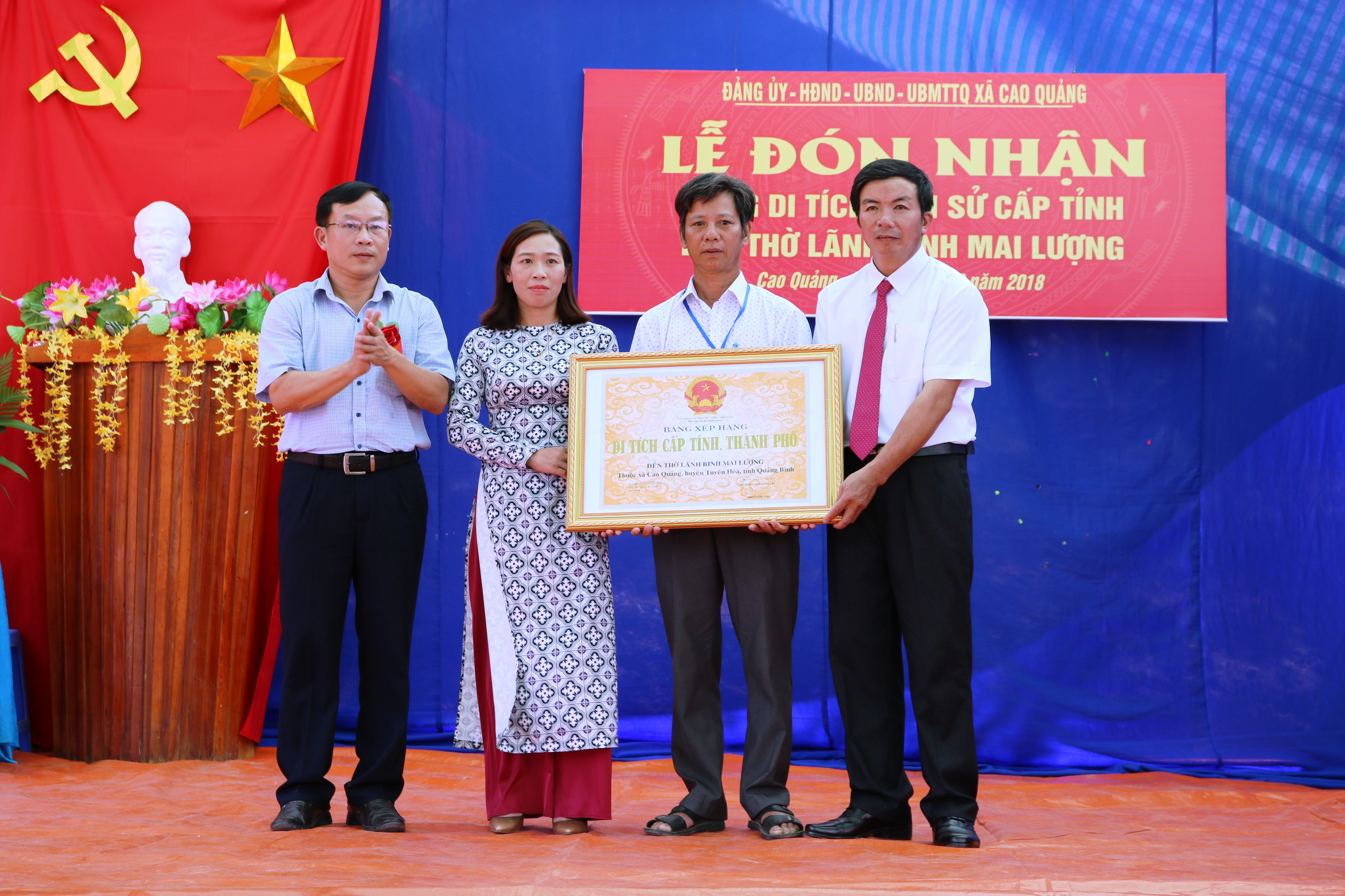 Đón nhận bằng Di tích lịch sử cấp tỉnh Đền thờ lãnh binh Mai Lượng